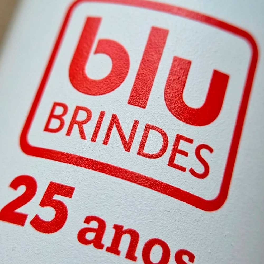 Logo da Blu Brindes aplicado em garrafa personalizada
